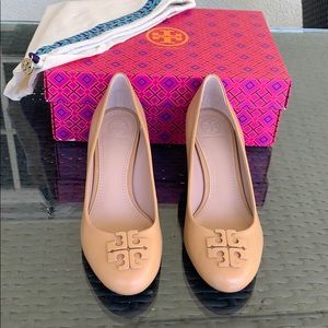 Tory Burch size 8 wedge
